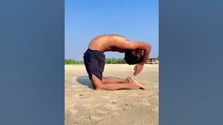 You gonna be okay✨ #yoga #yogaflow #backbends #shorts #youtubeshorts #beach #beachyoga