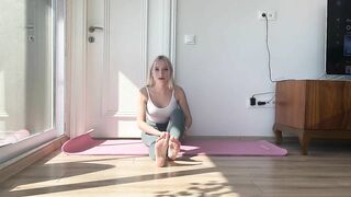 Gentle Yoga Flow | Hip Stretch