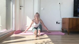 Gentle Yoga Flow | Hip Stretch