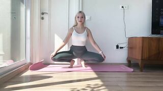 Gentle Yoga Flow | Hip Stretch