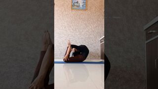 Purna #bhujangasana ????️ #fitness #yoga #balance #bending #dhanurasana #youtube #nakiyajohar08 #viral