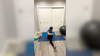 71 yr old runner does a 20 minute yoga flow before going for a run