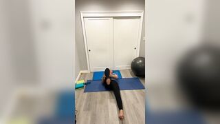 71 yr old runner does a 20 minute yoga flow before going for a run