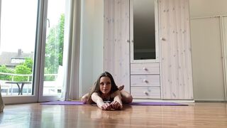 Sexy warm-up of body at home/Flexible girl/CONTORTION