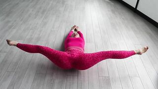 Stretching and Gymnastics — Splits Morning Flow