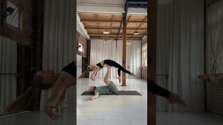 FIND A PARTNER, try this acro yoga workout flow! #acroyoga #yoga #fitness