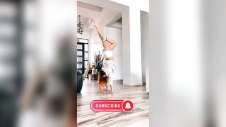 Handstand instructor - yoga????‍♀️ #yoga #stretching #tutorial #teacher #handstand #challenge #fitness