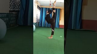 ????Natraj aasan????Full leg stretching???????? #yoga #viral #viralvideo