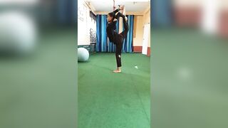 ????Natraj aasan????Full leg stretching???????? #yoga #viral #viralvideo