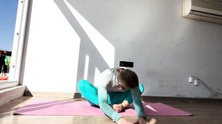 SPLITS & OVERSPLITS. FEET YOGA. STRETCHING WORKOUT. GYMNASTIC FLEX. FLEXIBLE ROUTINE. SPLIT STRETCH