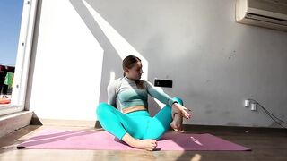 SPLITS & OVERSPLITS. FEET YOGA. STRETCHING WORKOUT. GYMNASTIC FLEX. FLEXIBLE ROUTINE. SPLIT STRETCH