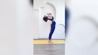 Các nàng đã chinh phục được tư thế này chưa? | Yoga cùng Livan