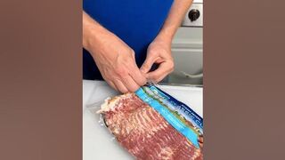 An easy way to separate your bacon without stretching it #shorts