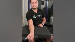 Elbow stretching and mobility techniques for pain with pushing activity. #physio #elbowpain #stiff