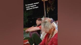 Гималаи. Пещеры йогинов ордена Джуна акхара. Вечерняя аарати. #yoga #индия #саду