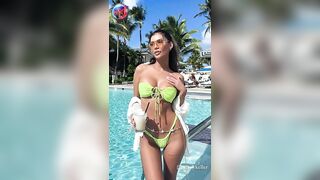 Tiffany Keller - La perfecta modelo de bikinis y estrella de la moda| Bikini Model