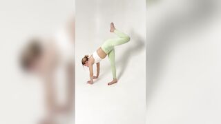 STRETCH LEGS & FEET. YOGA FEET. FLEXIBLE GIRL. TOP CONTORTION. STRETCH SPLITS. GYMNASTICS FLEX