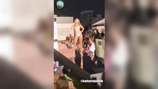 Katharina Mazepa - Mannequin pour bikinis et maillots de bain