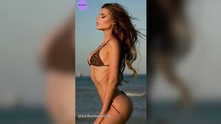 Katharina Mazepa - La bella modelo de bikinis e influencer de moda