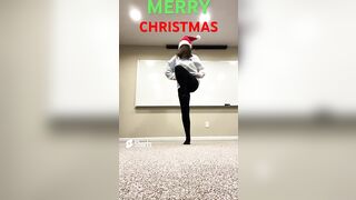 SPLITS HACK!!‼️????#shorts#flexibility#flexible#splitsflexibility#christmas#merrychristmas