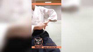 Warming-up and stretching wrists in Aikido