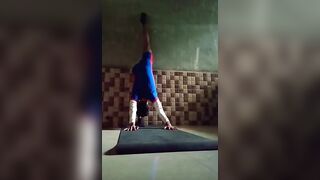 Stretching कैसे करें? How can we do streching? Middle split कैसे खोलें? How do open middle split?