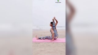 Yoga Asana Sequence | Yoga on the beach #yogaurmi #yogateacher #yogapose #asana #yogaasana #fitness