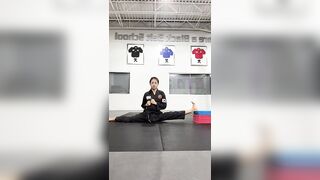 ????HyeriKick Challenge: Stretching legs on the stack#challenge #challenges #taekwondo #stretching