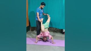 #Head balancing posture ????#Yoga and gymnastics practice ????#viral #subscribe ???? Share ????????.????.