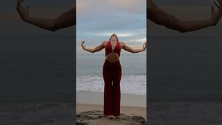 Allow life’s energy to move through you freely. ????☀️✨ #reels #youtubeshorts #yoga