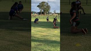 Ari running a training session with our local U13’s girls team. Stretching.