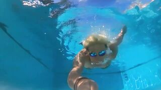 ZOEY Films Herself Underwater In Leopard Print Bikini