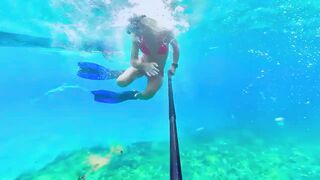 ZOEY Films Herself Underwater In A Bikini