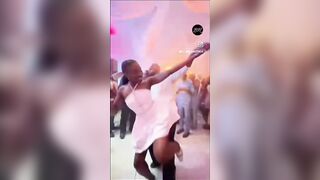 Boluwatiwi Flexible Dance Moves With Hubby (Kunle Remi)???????????? on her Wedding Day