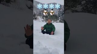 山の雪の上にヨガ(Yoga on the snow in the top of mountain) #viral #shortvideo