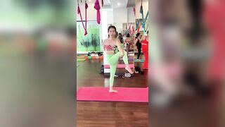 Standing Yoga Twist #yogainspiration #yogaeveryday #advanced #yogaeverywhere #yogagirl #shortvideo