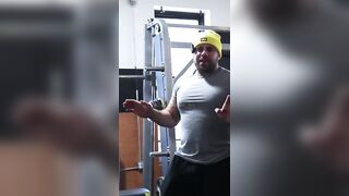 DYNAMIC STRETCHING vs JUST MOVING AROUND ???? #powerlifting #stretching #movement