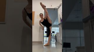 Boom ???? #danceexercise #dancevideo #dancereel #ballet #stretching #viralvideo