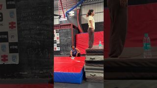 #shorts #ytshorts #gymnast #parkour #viral #flip #yoga #flexibility