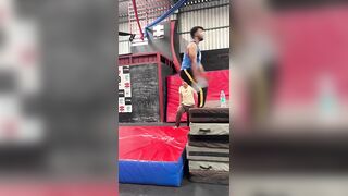 #shorts #ytshorts #gymnast #parkour #viral #flip #yoga #flexibility