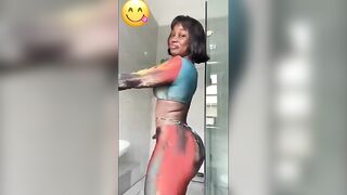 Black baddie love to twerk