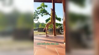 Yogapracitce #yoga #shortvideo #video #yogapose #youtube #youtubeshorts #balance #handstan