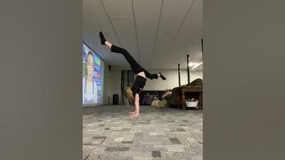 Omg I did it!! #fypシ゚viral #music #strength #flexible #flexibility #musica #song