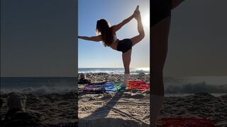 Dancer’s Pose #yoga #beach #flexibility #backbend