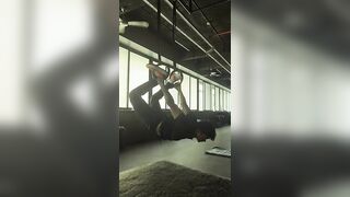 This is how i stretch ????. #stretching #challenge #workout #fitness #reels #viral