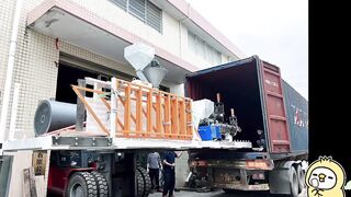 Do you know how to load a 2-meter stretching film machine into a container for export