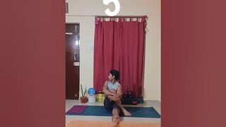 IT BAND STRETCHES - SERIES 1 (Stretch 5) #itbandsyndrome #itband #stretching #homeworkoutseries