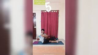 IT BAND STRETCHES - SERIES 1 (Stretch 5) #itbandsyndrome #itband #stretching #homeworkoutseries