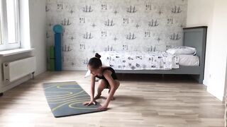 Girl Gymnast Varya????‍♂️Home Lesson on Flexibility and Stretching /07.12.2023/