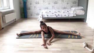 Girl Gymnast Varya????‍♂️Home Lesson on Flexibility and Stretching /07.12.2023/